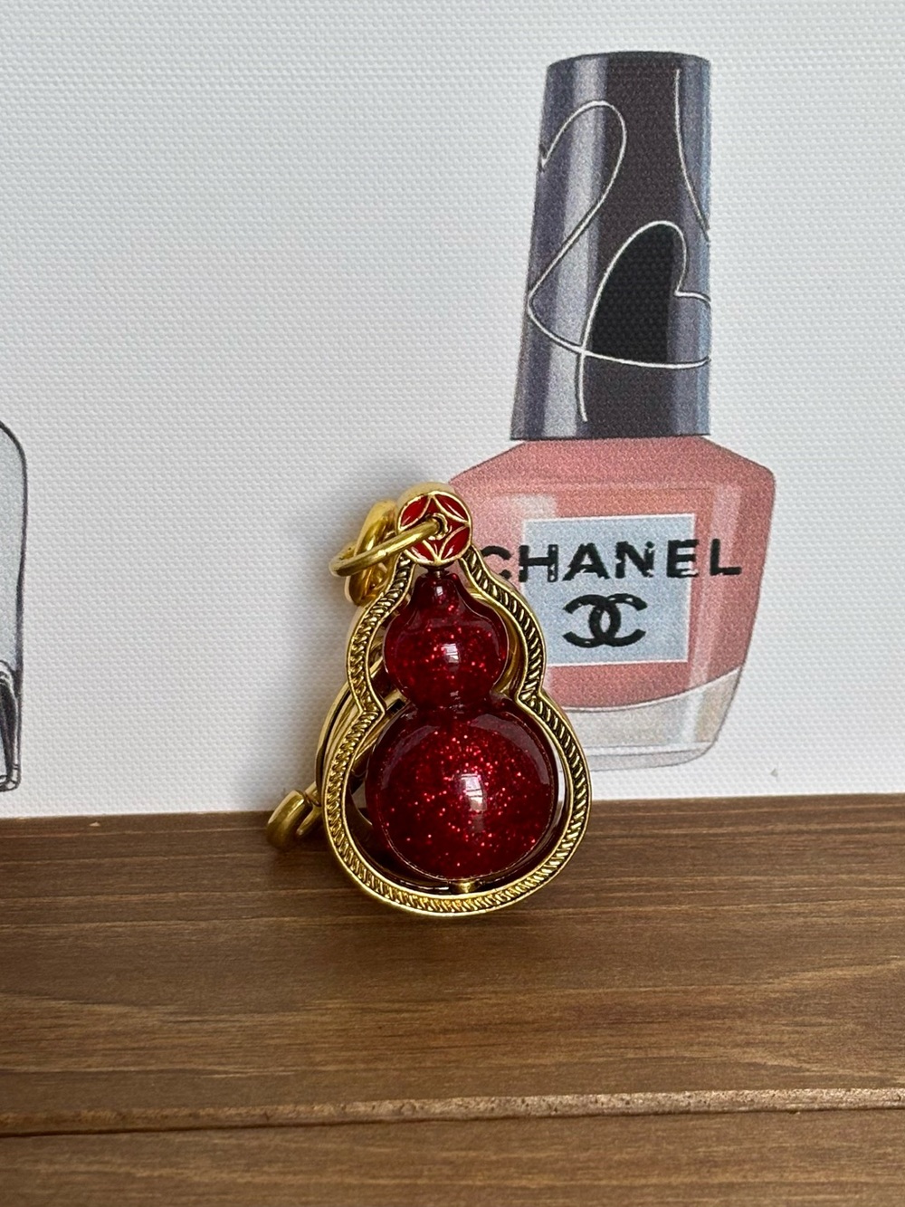 Red Glitter Hulu Charm with Gold Frame